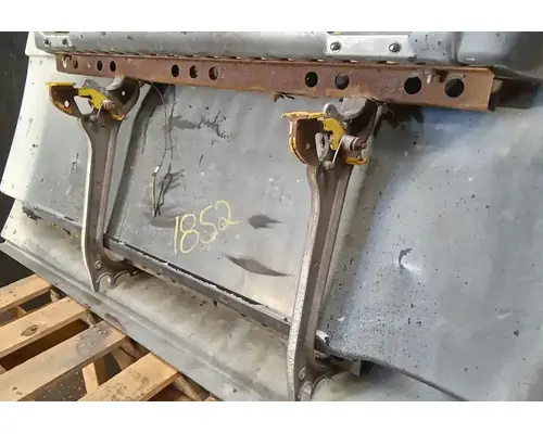 FREIGHTLINER Cascadia 125 Side Fairing