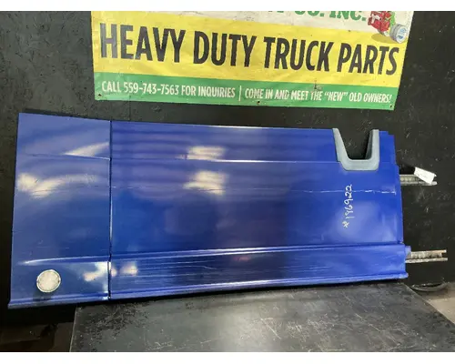 FREIGHTLINER Cascadia 125 Side Fairing