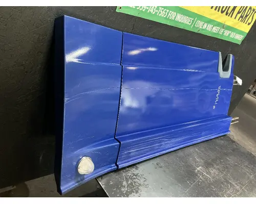 FREIGHTLINER Cascadia 125 Side Fairing