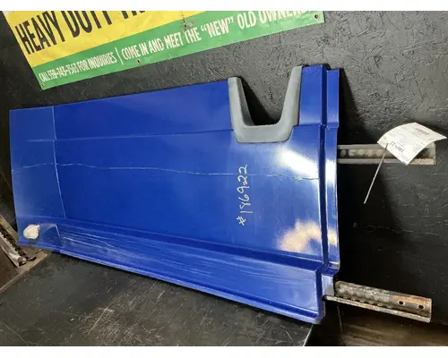 FREIGHTLINER Cascadia 125 Side Fairing