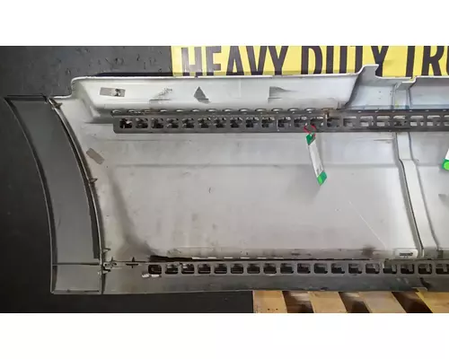FREIGHTLINER Cascadia 125 Side Fairing
