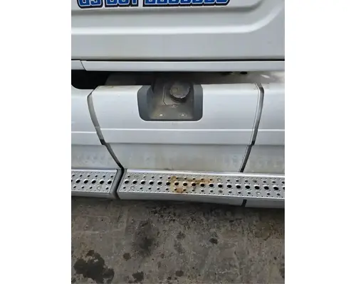 FREIGHTLINER Cascadia 125 Side Fairing