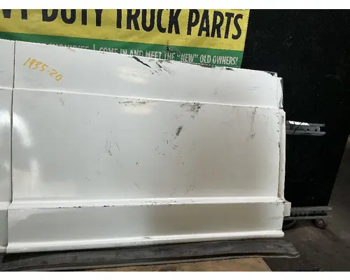 FREIGHTLINER Cascadia 125 Side Fairing