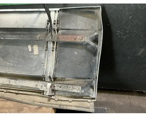 FREIGHTLINER Cascadia 125 Side Fairing