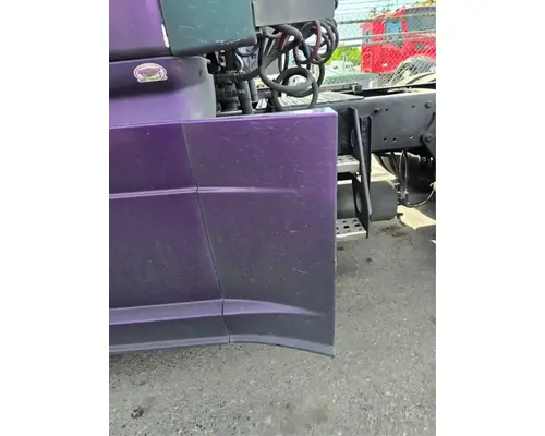 FREIGHTLINER Cascadia 125 Side Fairing