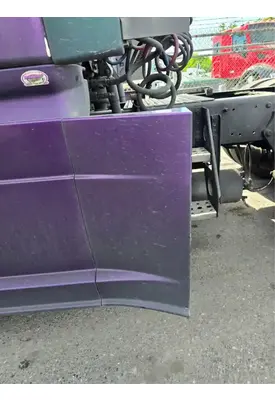 FREIGHTLINER Cascadia 125 Side Fairing