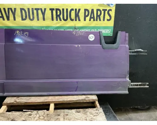 FREIGHTLINER Cascadia 125 Side Fairing