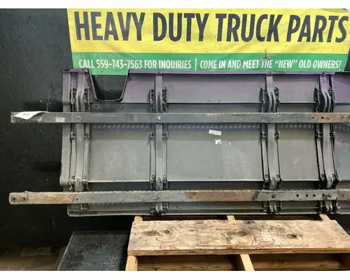 FREIGHTLINER Cascadia 125 Side Fairing