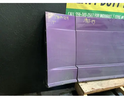 FREIGHTLINER Cascadia 125 Side Fairing