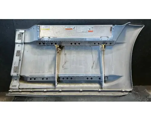 FREIGHTLINER Cascadia 125 Side Fairing