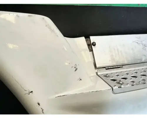 FREIGHTLINER Cascadia 125 Side Fairing