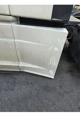 FREIGHTLINER Cascadia 125 Side Fairing