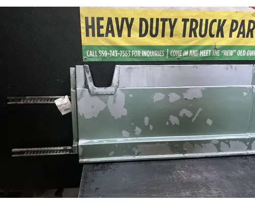 FREIGHTLINER Cascadia 125 Side Fairing