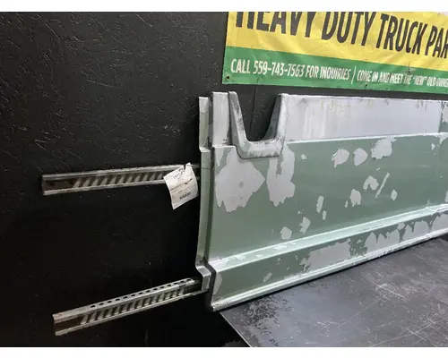 FREIGHTLINER Cascadia 125 Side Fairing