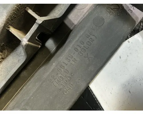 FREIGHTLINER Cascadia 125 Side Fairing