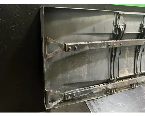 FREIGHTLINER Cascadia 125 Side Fairing