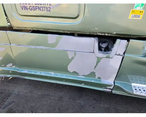 FREIGHTLINER Cascadia 125 Side Fairing