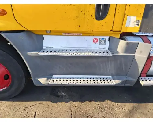 FREIGHTLINER Cascadia 125 Side Fairing