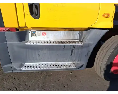 FREIGHTLINER Cascadia 125 Side Fairing