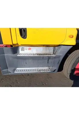 FREIGHTLINER Cascadia 125 Side Fairing