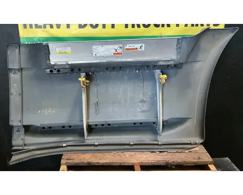 FREIGHTLINER Cascadia 125 Side Fairing