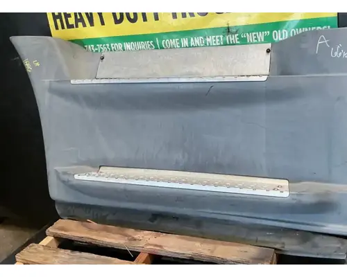 FREIGHTLINER Cascadia 125 Side Fairing