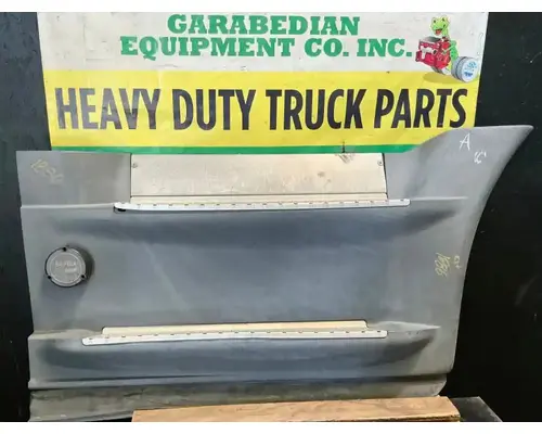 FREIGHTLINER Cascadia 125 Side Fairing