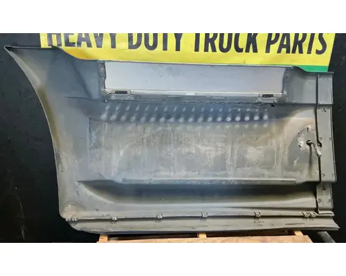 FREIGHTLINER Cascadia 125 Side Fairing