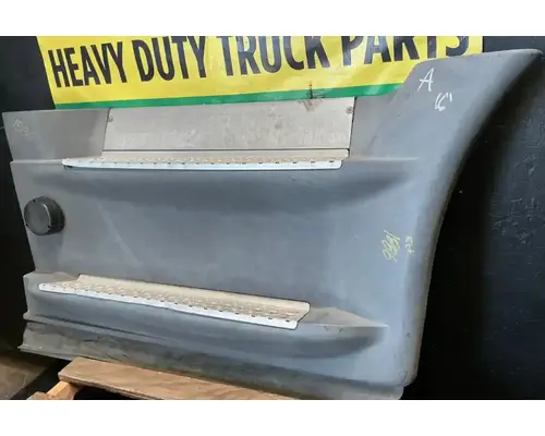 FREIGHTLINER Cascadia 125 Side Fairing