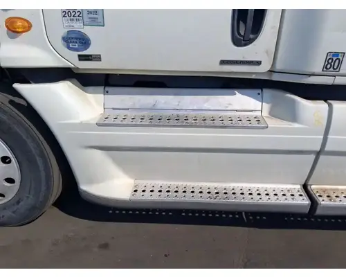 FREIGHTLINER Cascadia 125 Side Fairing