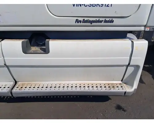 FREIGHTLINER Cascadia 125 Side Fairing