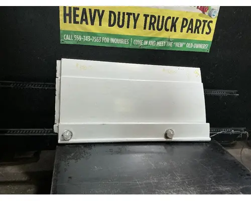 FREIGHTLINER Cascadia 125 Side Fairing