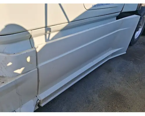 FREIGHTLINER Cascadia 125 Side Fairing