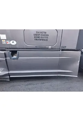 FREIGHTLINER Cascadia 125 Side Fairing
