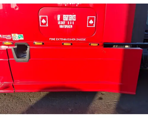 FREIGHTLINER Cascadia 125 Side Fairing