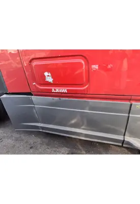 FREIGHTLINER Cascadia 125 Side Fairing