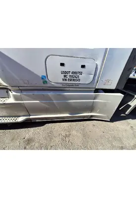 FREIGHTLINER Cascadia 125 Side Fairing