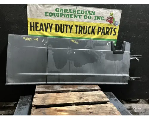 FREIGHTLINER Cascadia 125 Side Fairing