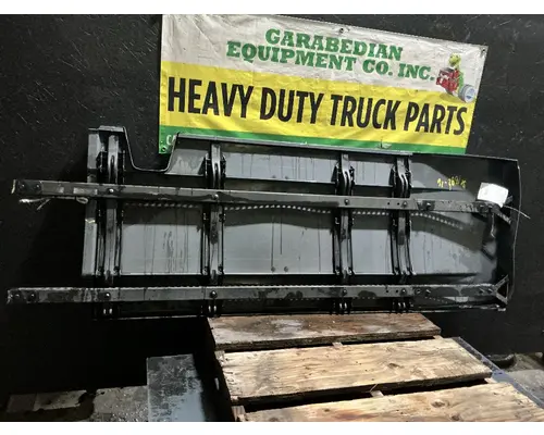 FREIGHTLINER Cascadia 125 Side Fairing