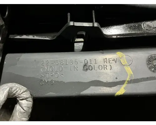 FREIGHTLINER Cascadia 125 Side Fairing