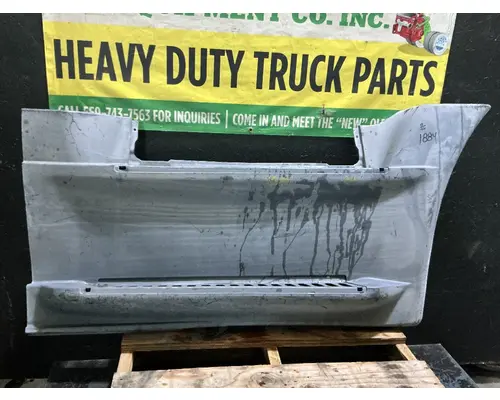 FREIGHTLINER Cascadia 125 Side Fairing