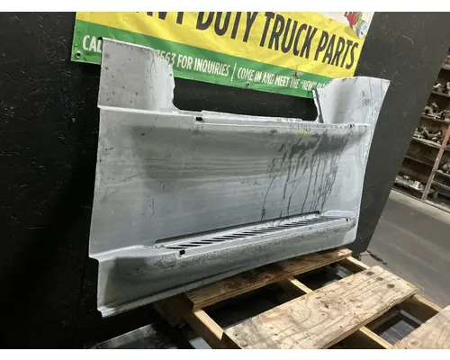 FREIGHTLINER Cascadia 125 Side Fairing