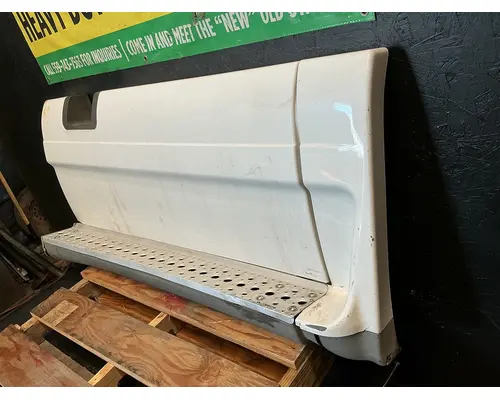 FREIGHTLINER Cascadia 125 Side Fairing