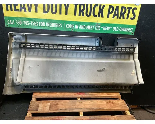 FREIGHTLINER Cascadia 125 Side Fairing