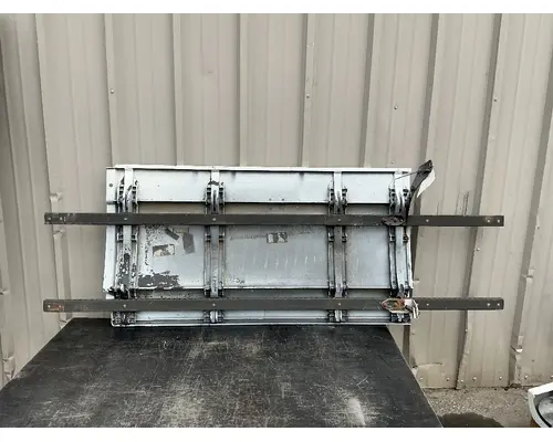 FREIGHTLINER Cascadia 125 Side Fairing