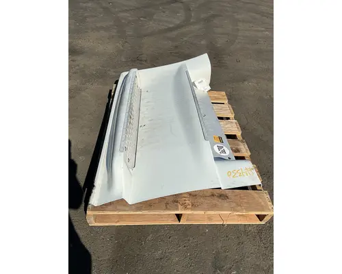 FREIGHTLINER Cascadia 125 Side Fairing