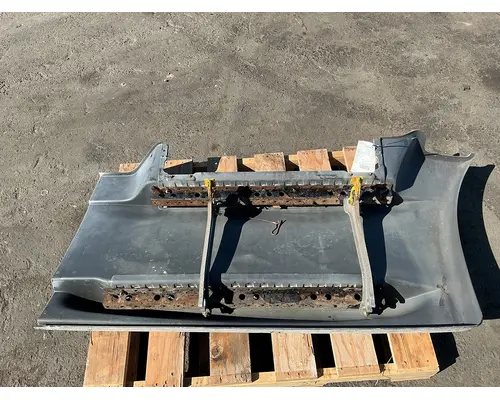FREIGHTLINER Cascadia 125 Side Fairing