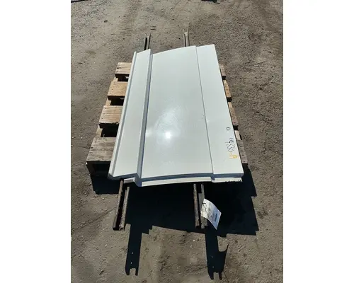 FREIGHTLINER Cascadia 125 Side Fairing
