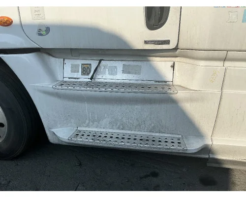 FREIGHTLINER Cascadia 125 Side Fairing