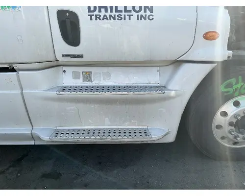FREIGHTLINER Cascadia 125 Side Fairing
